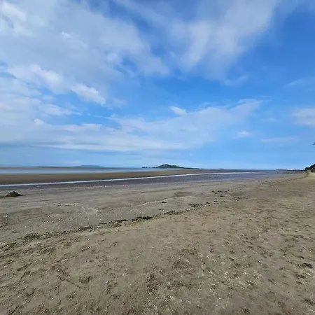 شقة Spectacular Beachfront *