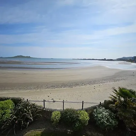 شقة Spectacular Beachfront *
