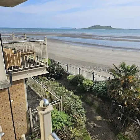 شقة Spectacular Beachfront
